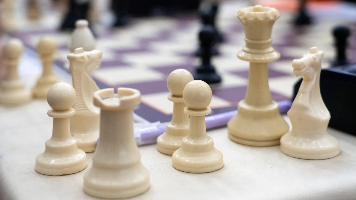 FIDE сохранила нейтральный статус для спортсменов из России и Беларуси