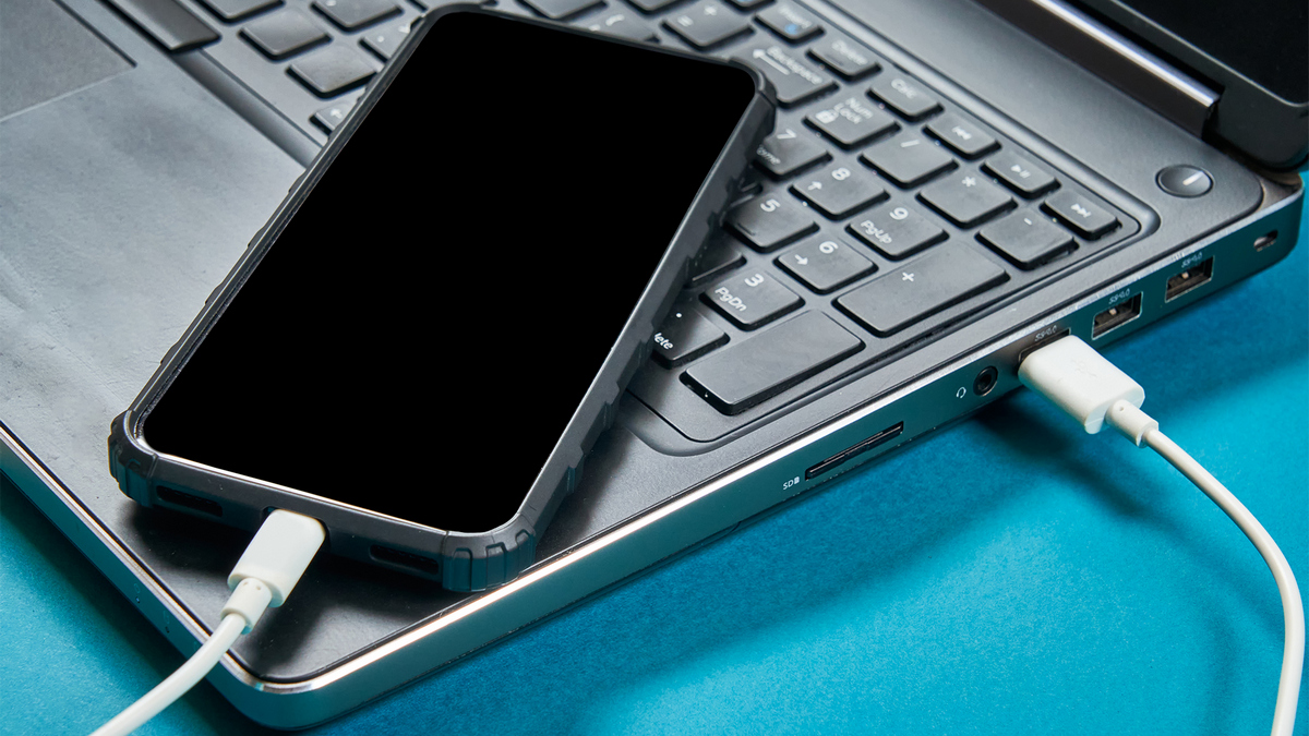 Почему зарядка через ноутбук неэффективна