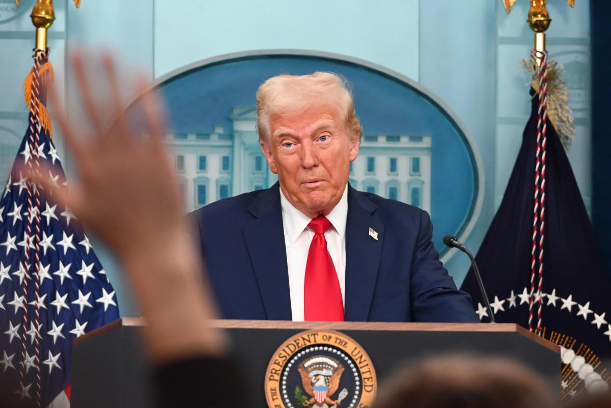 После победы Трампа звезды покидают США