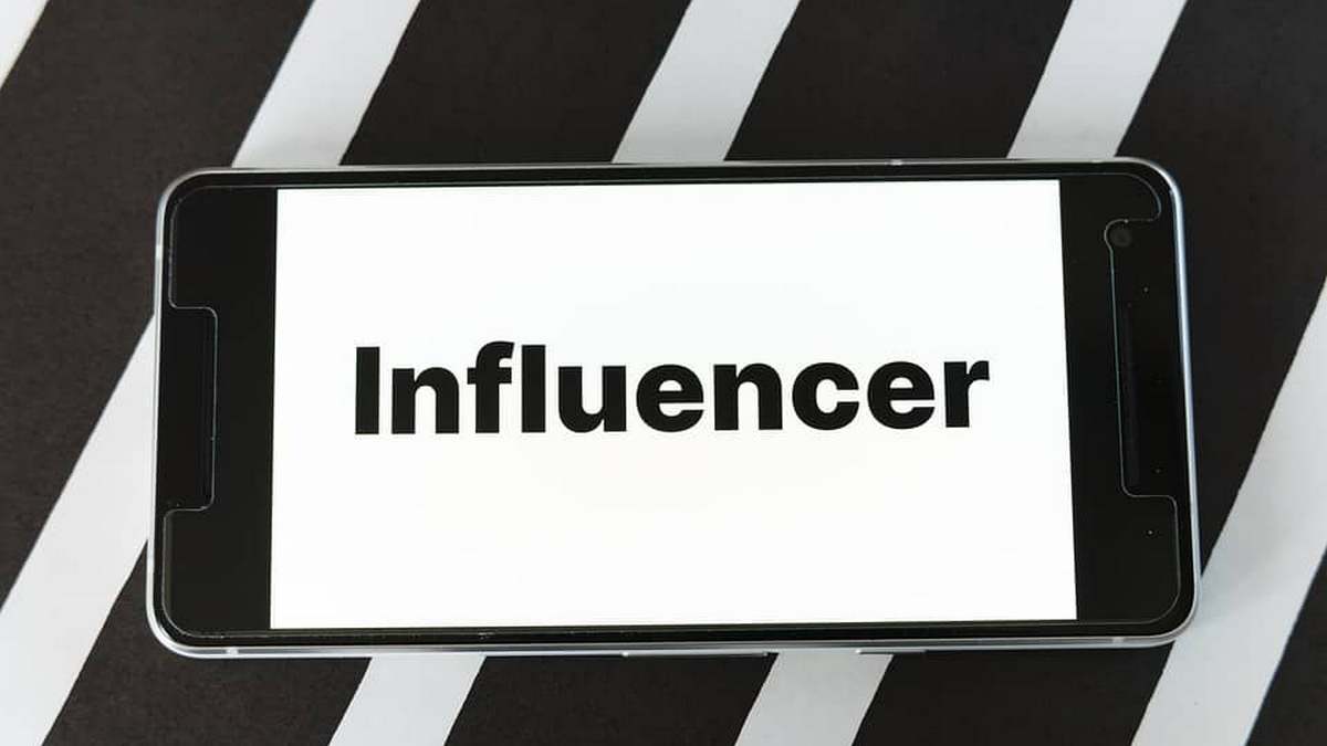 «Инфлюенсер» или «инфлюэнсер»: как правильно