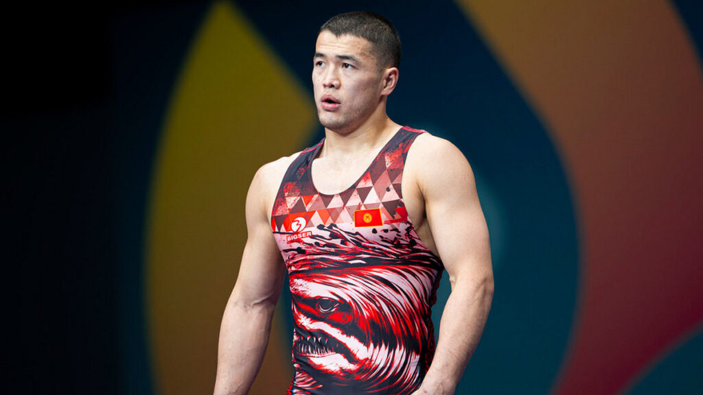 Акжол Махмудов одержал победу на SUPER 4 WRESTLING